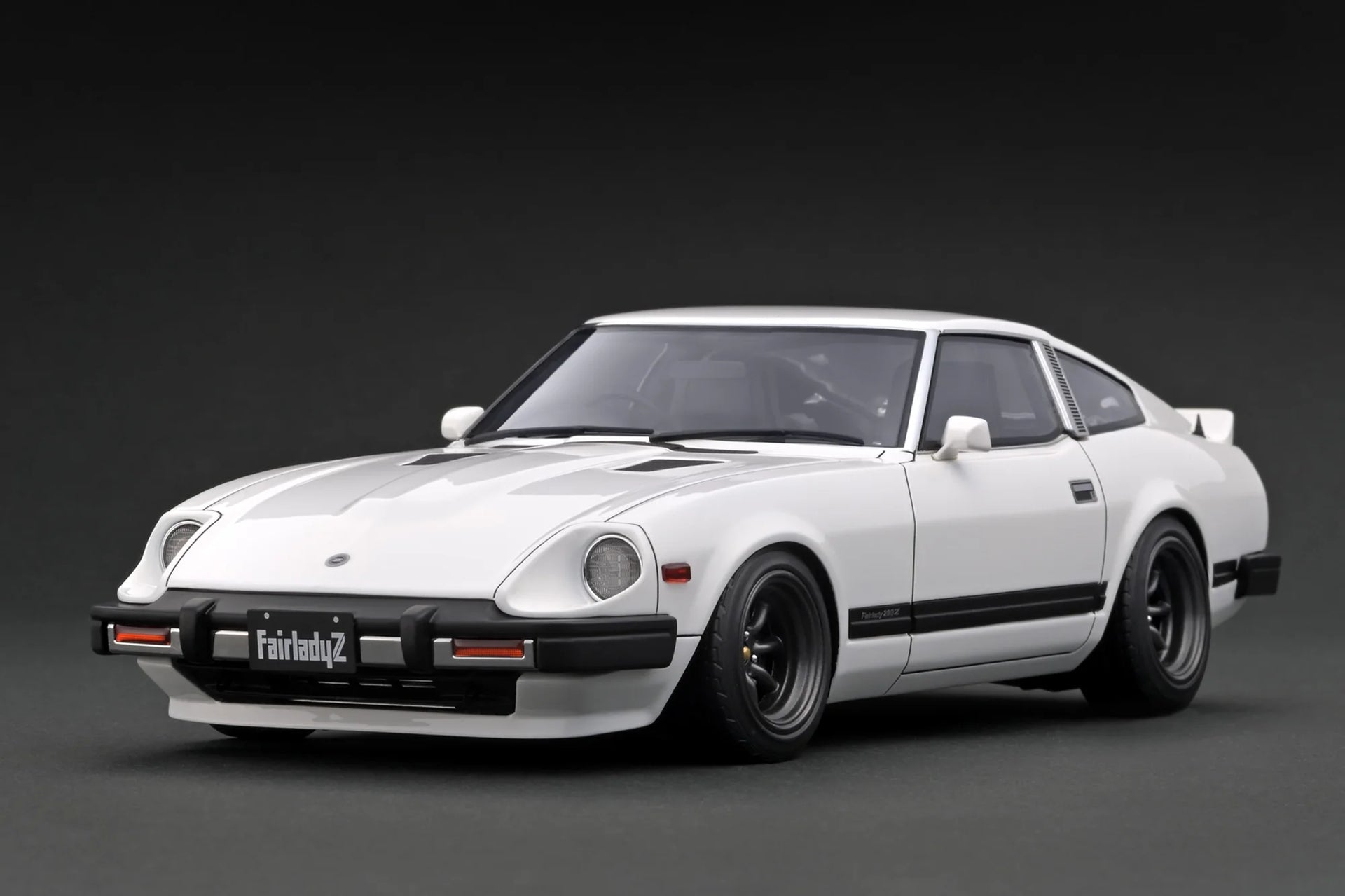 Amazon.com: ignition model 1/18 Nissan Fairlady Z (S30) Star