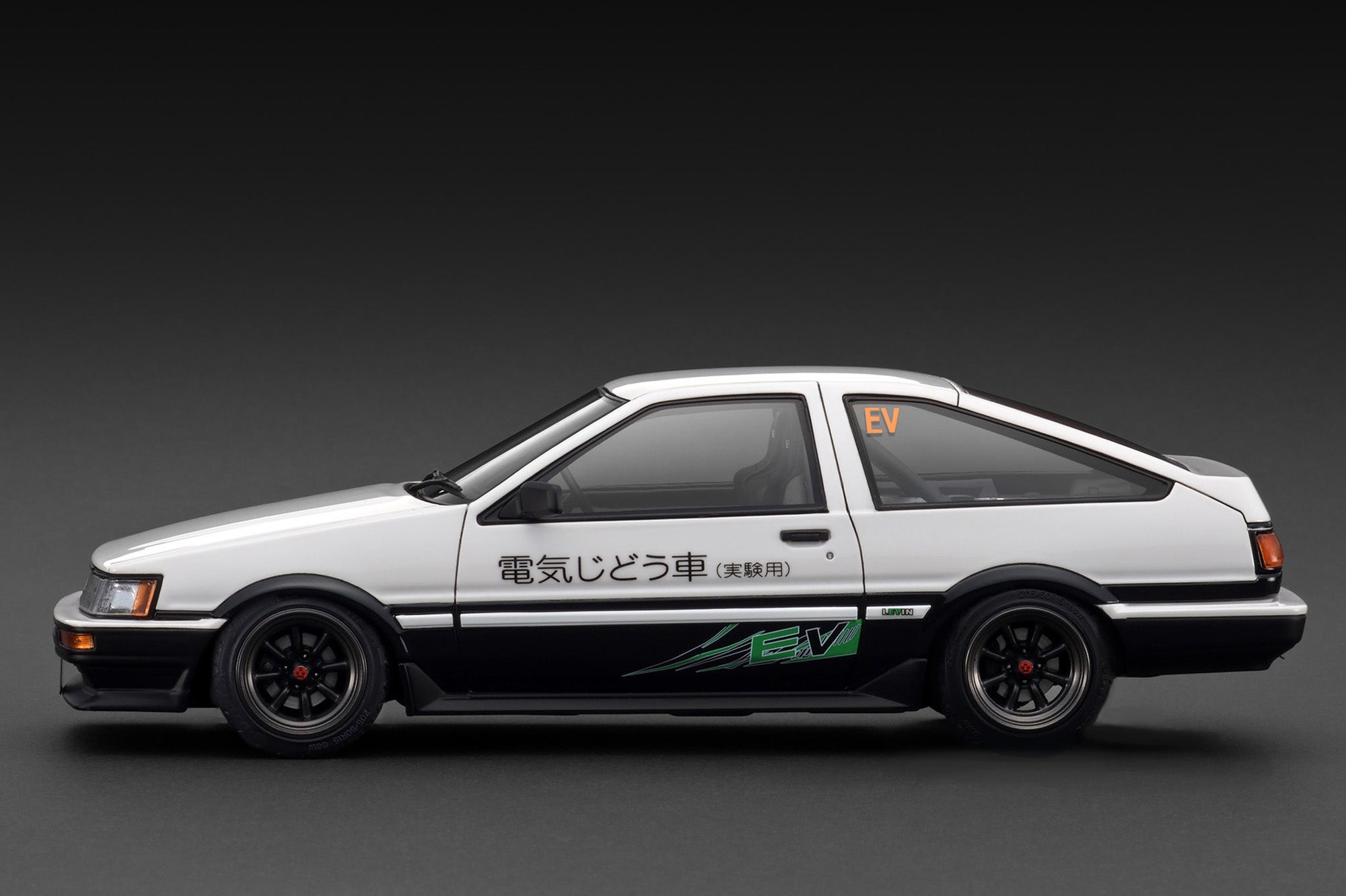 Ignition Model 1:18 Toyota Corolla Levin 3Dr (AE86) BEV in White