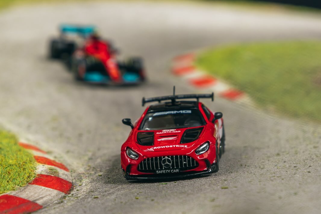 Tarmac Works 1:64 Mercedes-Benz AMG GT Black Series Safety Car in Red