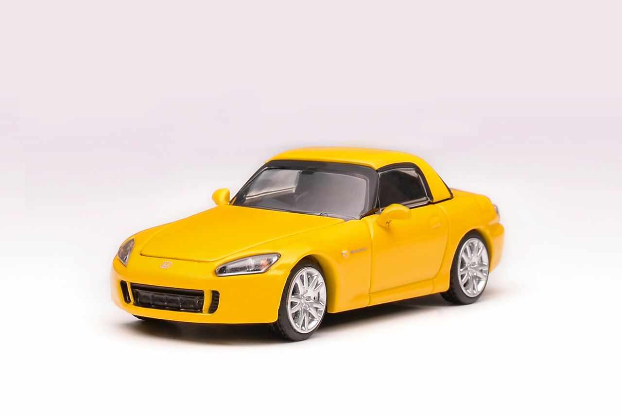 MotorHelix 1:64 Honda S2000 (AP2) in Indy Yellow Pearl