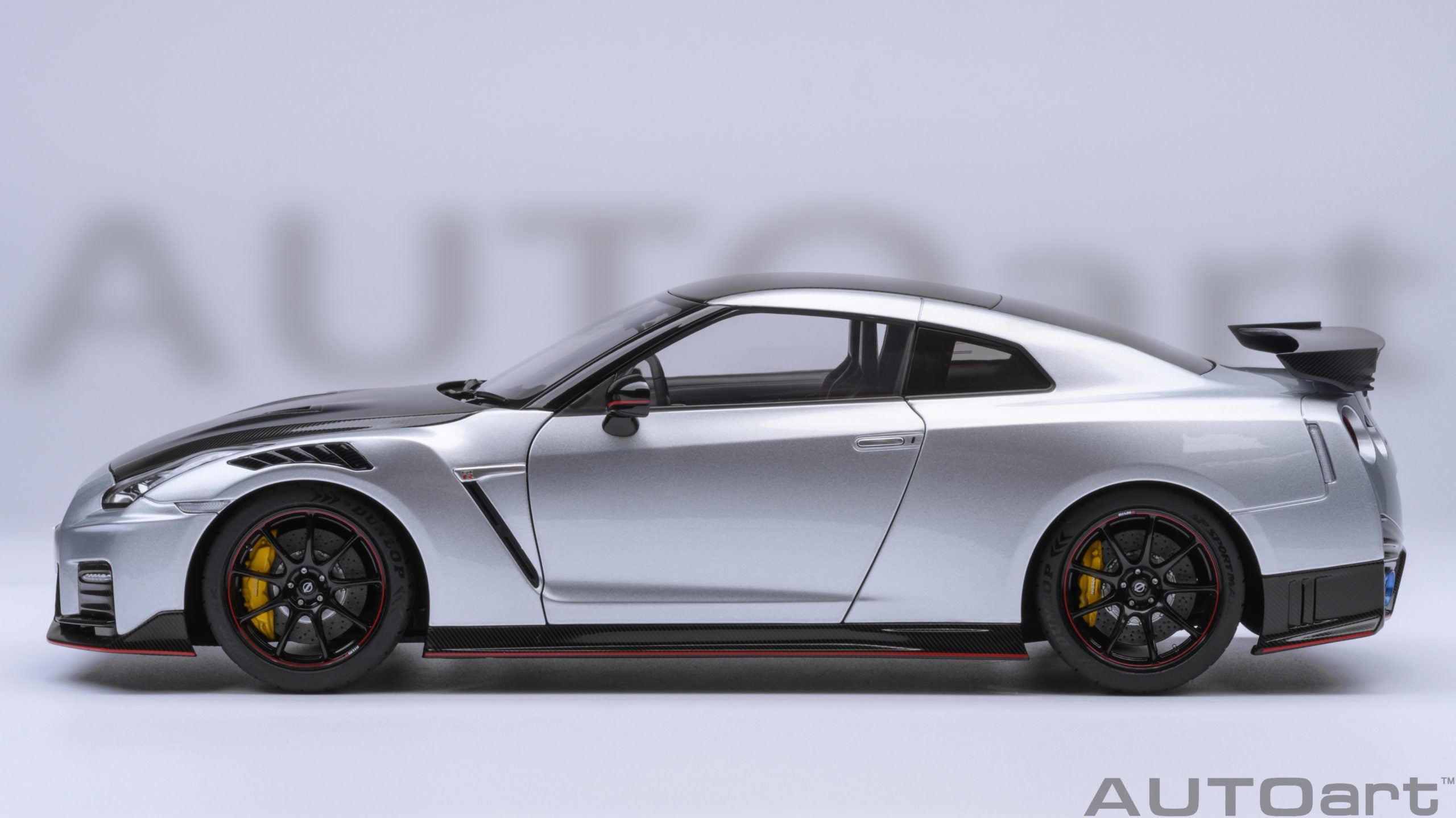 京商 NISSAN GT-R 1/18 AUTOart Better than AUTOart? Kyosho's Nissan GT-R - In Depth Review
