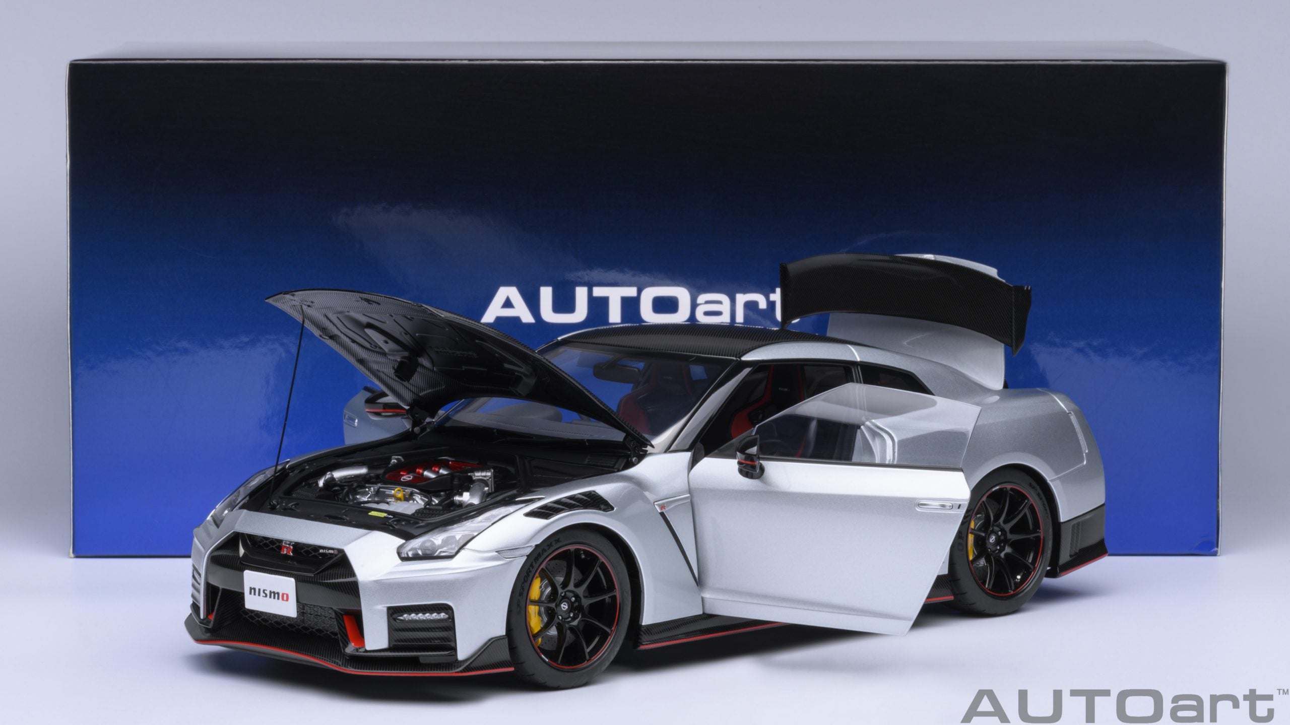 Better than AUTOart? Kyosho's Nissan GT-R - In Depth Review