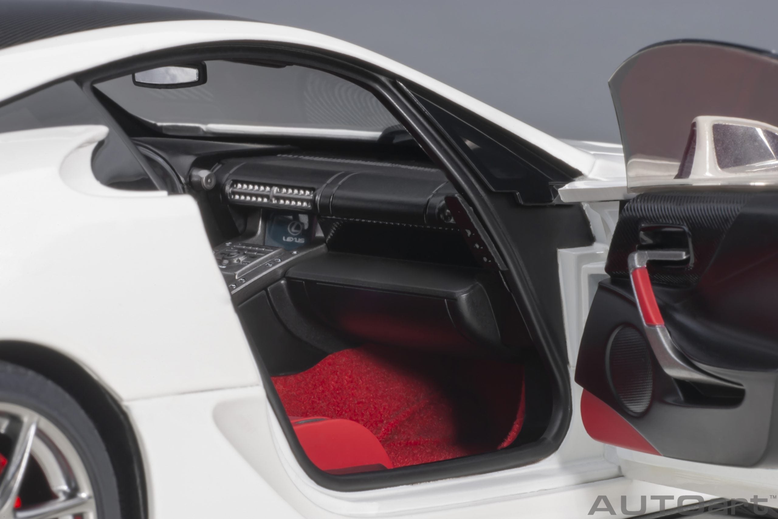 レクサス AUTOart 1/18 LEXUS LFA カーボンルーフ AUTOart Lexus LFA 1:18