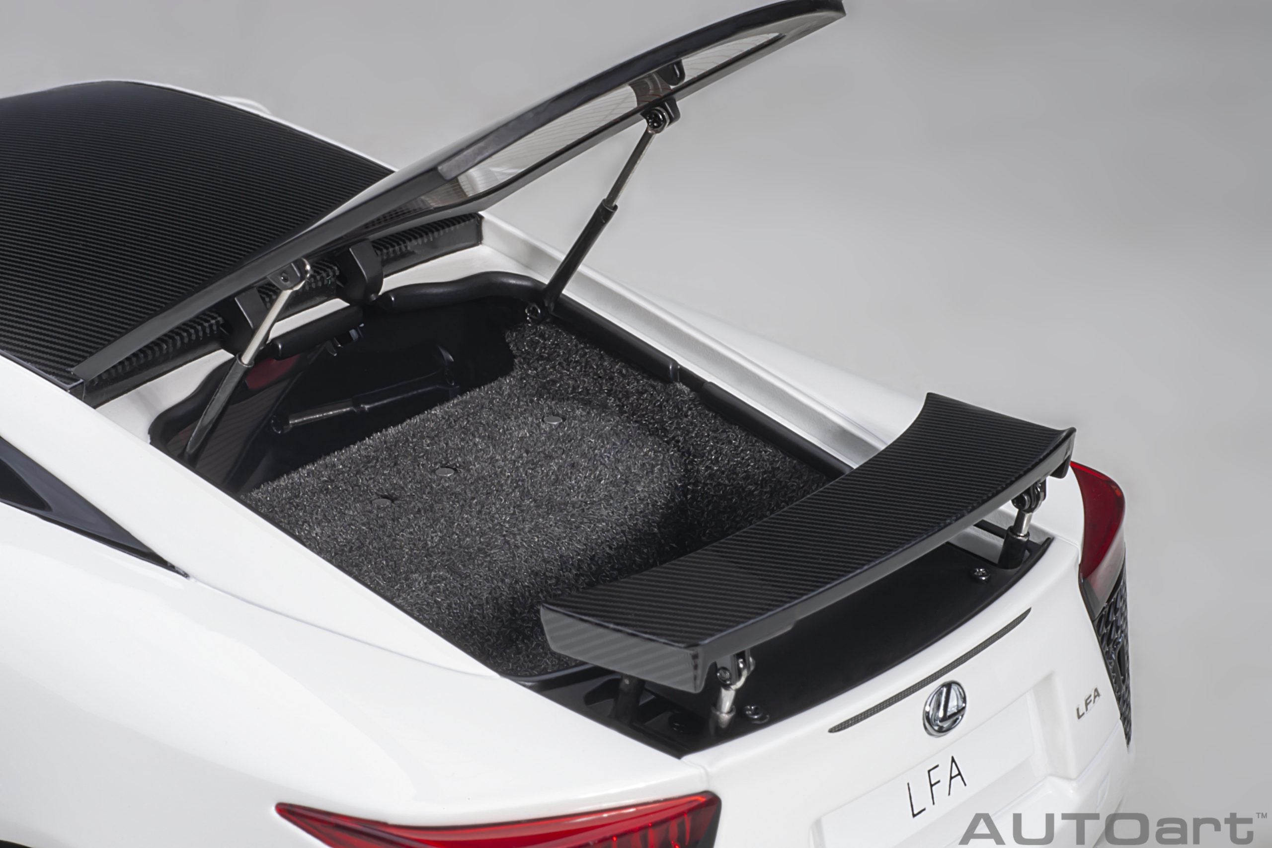 AUTOart 1:18 Lexus LFA in Whitest White with Carbon Roof – Model