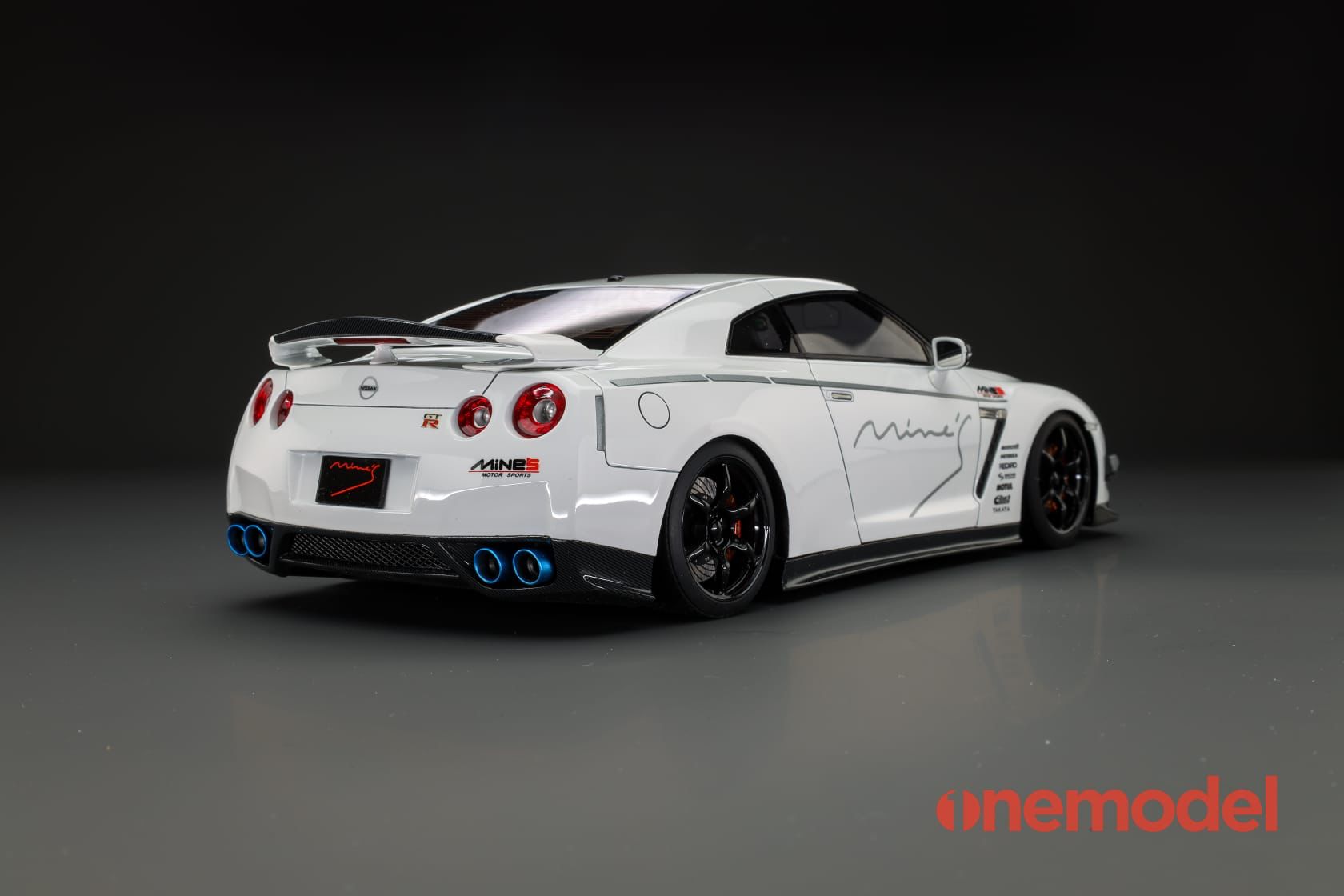 One Model 1:18 Nissan GT-R (R35) Mine's Version – Model Cars