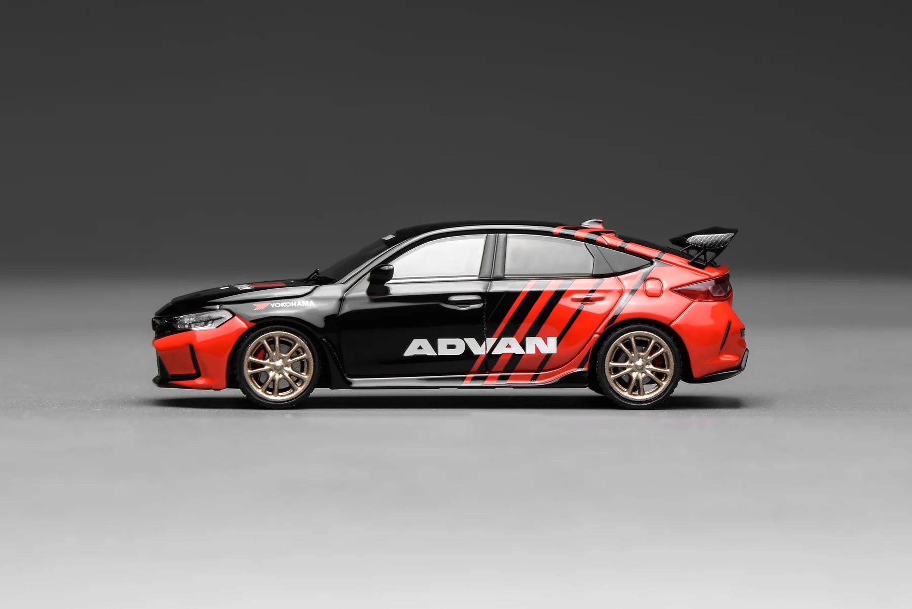 MotorHelix 1:64 Honda Civic Type R (FL5) Advan Livery – Model Cars