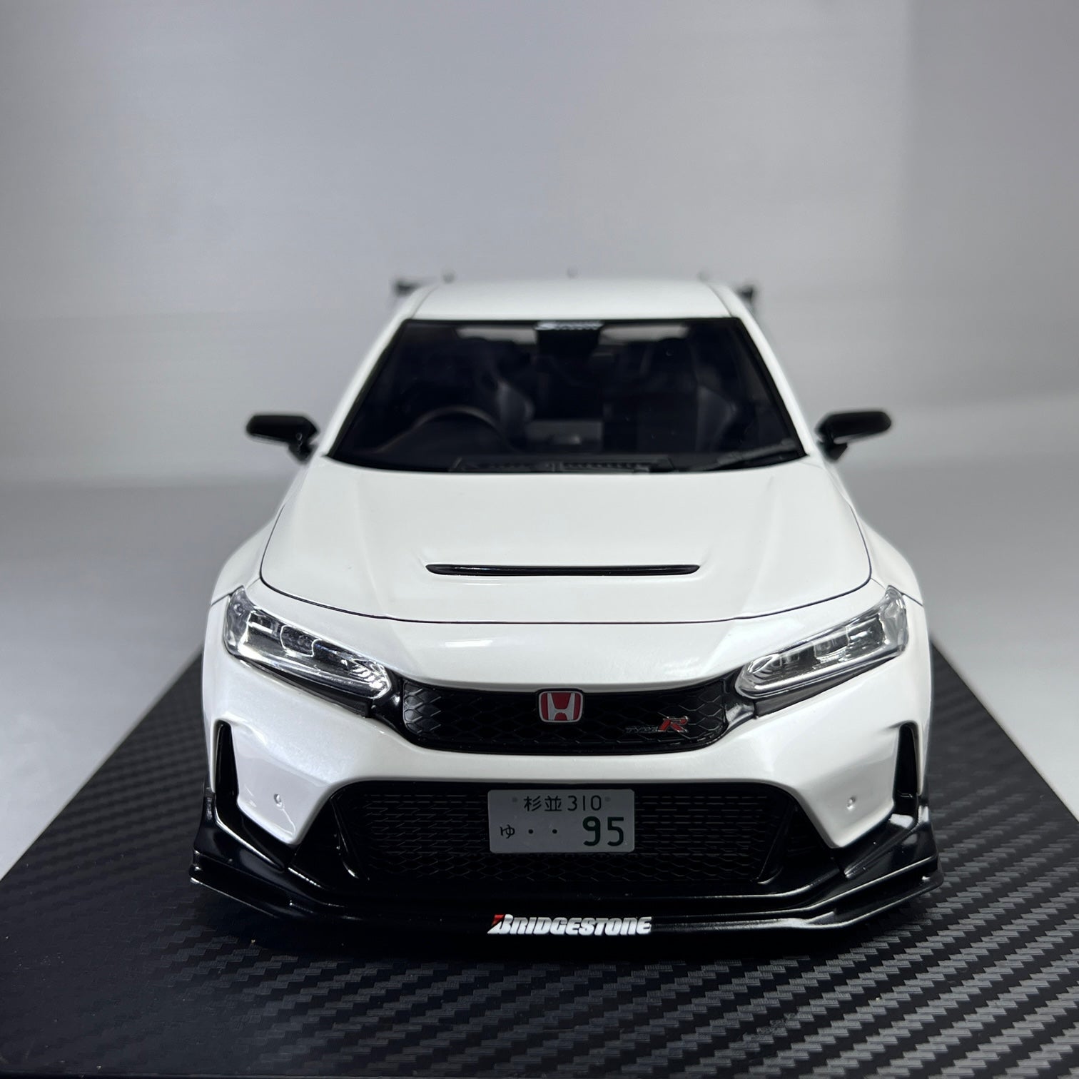 Peako Model x Ed Warehouse 1:18 Honda Civic Type-R (FL5