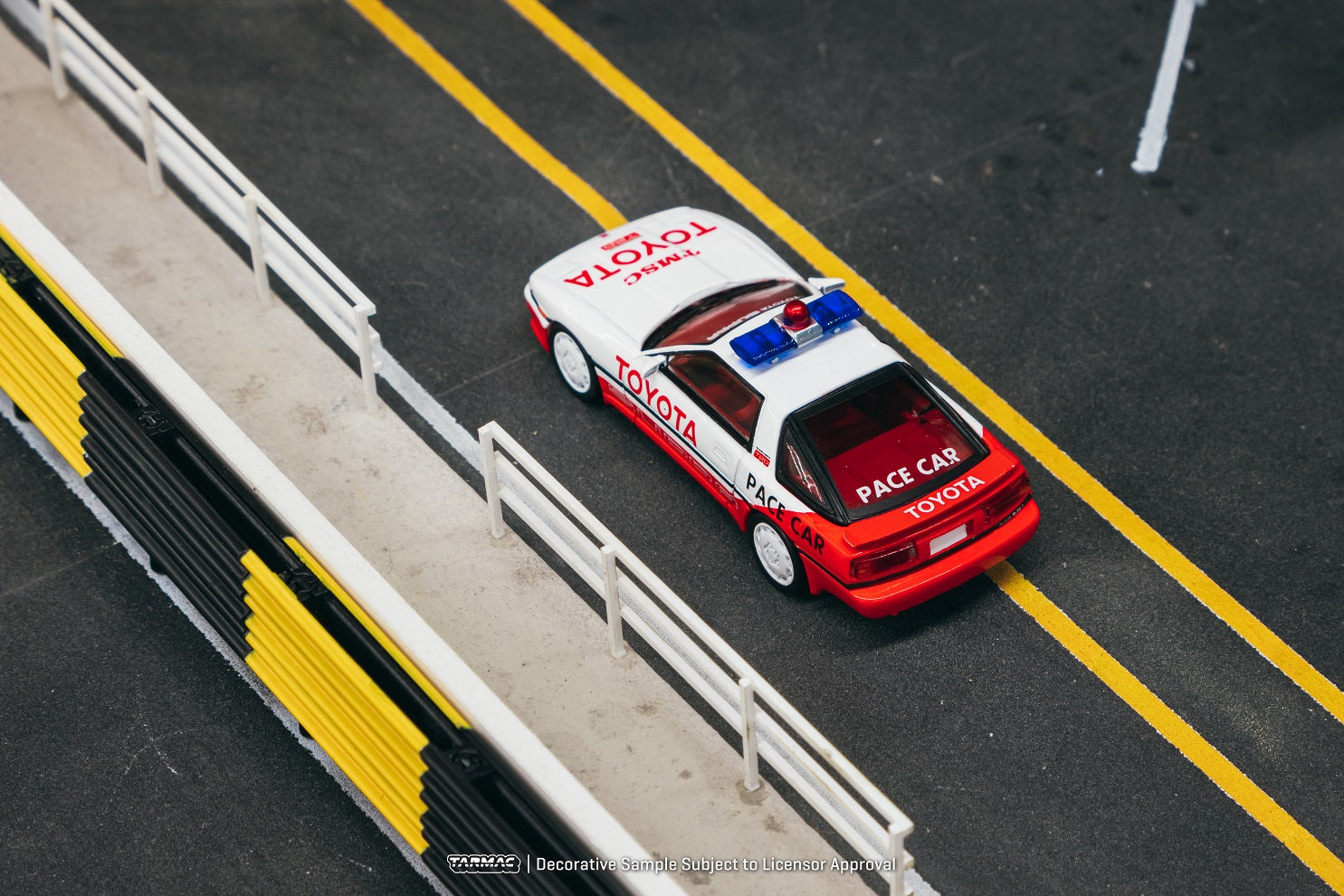 Tarmac Works 1:64 Toyota Supra (A70) Japanese Police Car