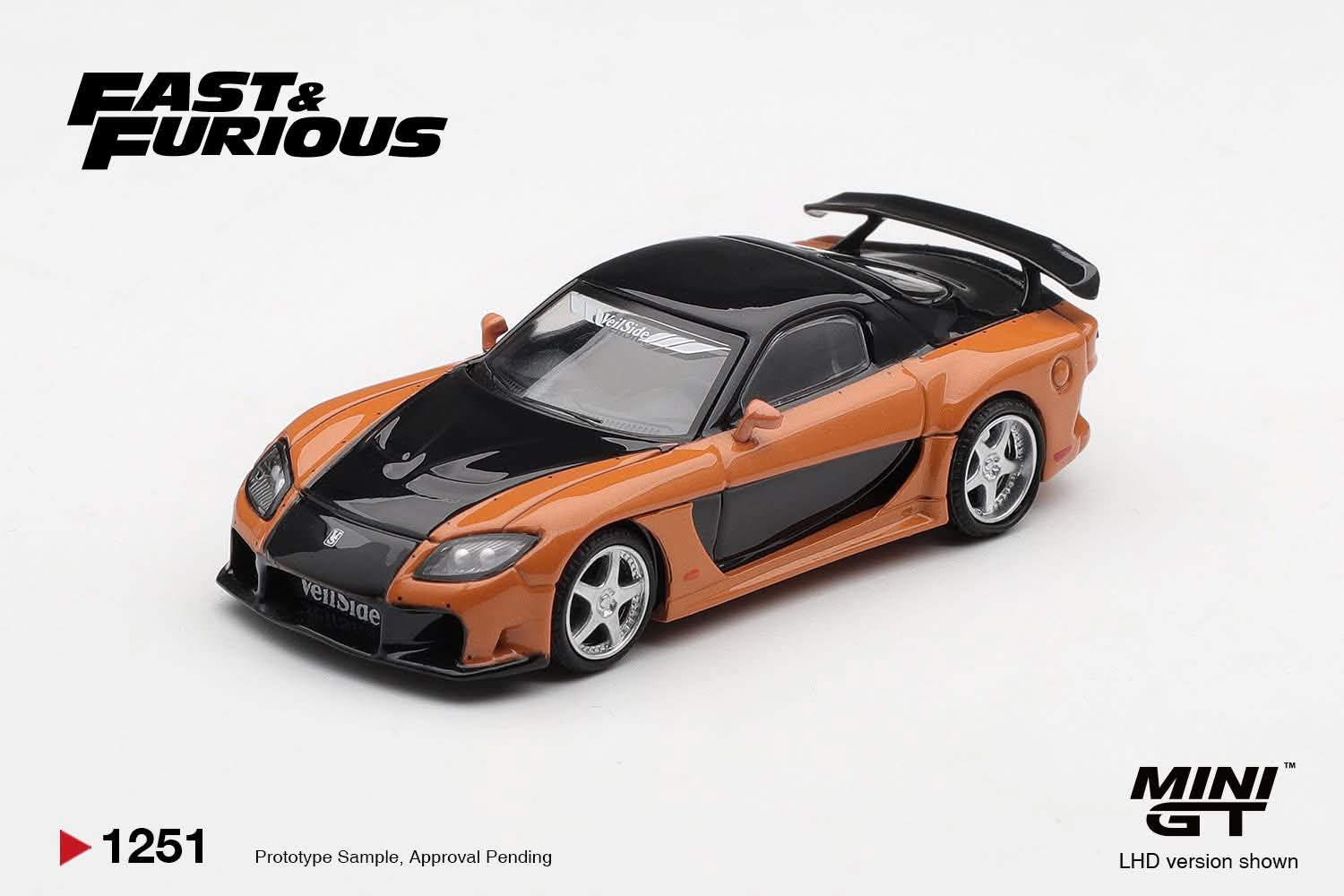 INNO Models 1:64 Nissan Skyline GT-R R32 Calsonic Box Set (1990