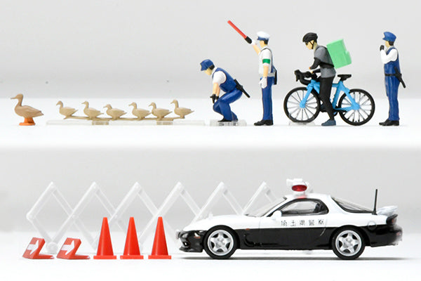 Tomytec 1:64 Geocelle Diorama with Mazda RX-7 Police Car and Figures