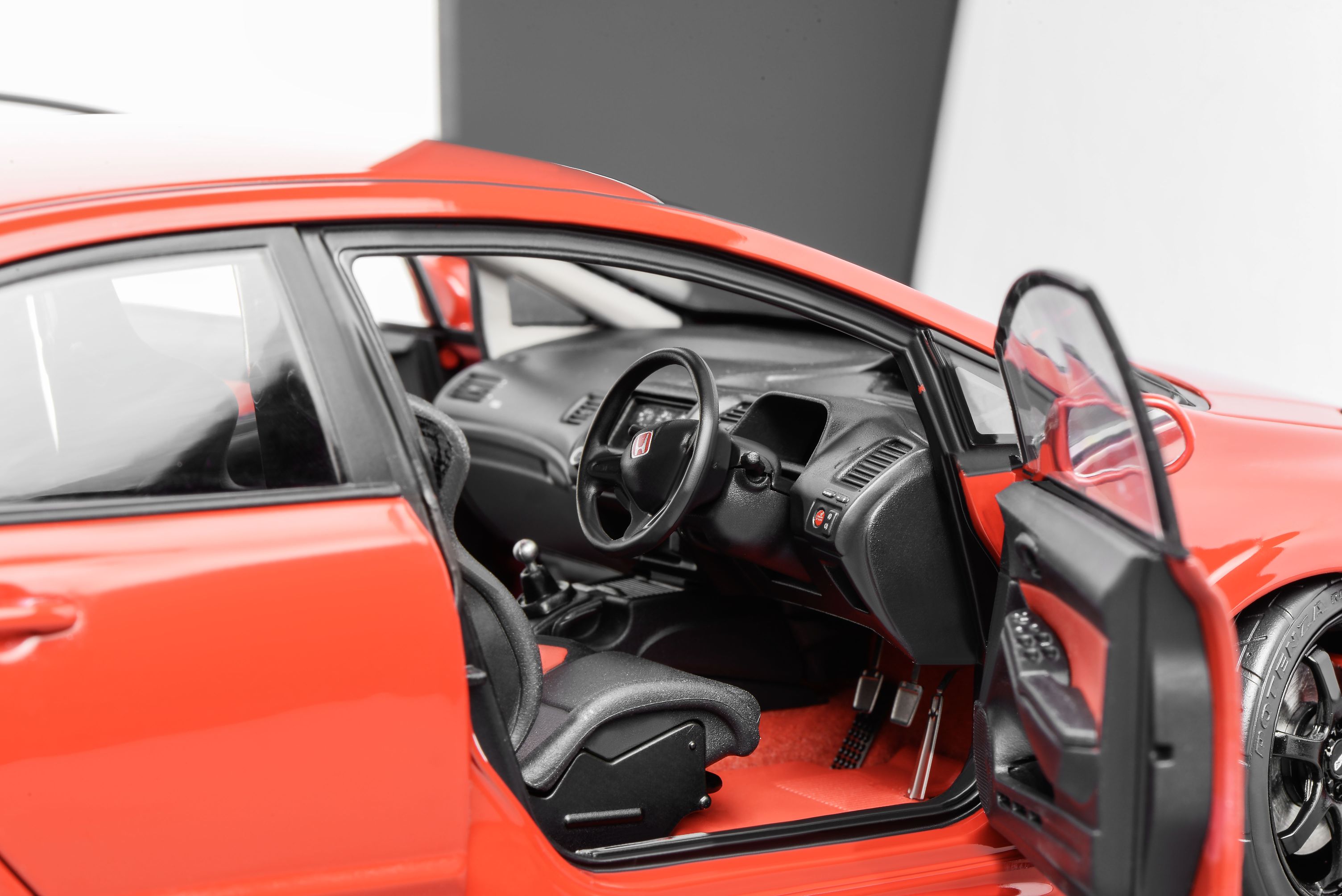 MotorHelix 1:18 Honda Civic Type-R (FD2) MUGEN RR in Milano Red