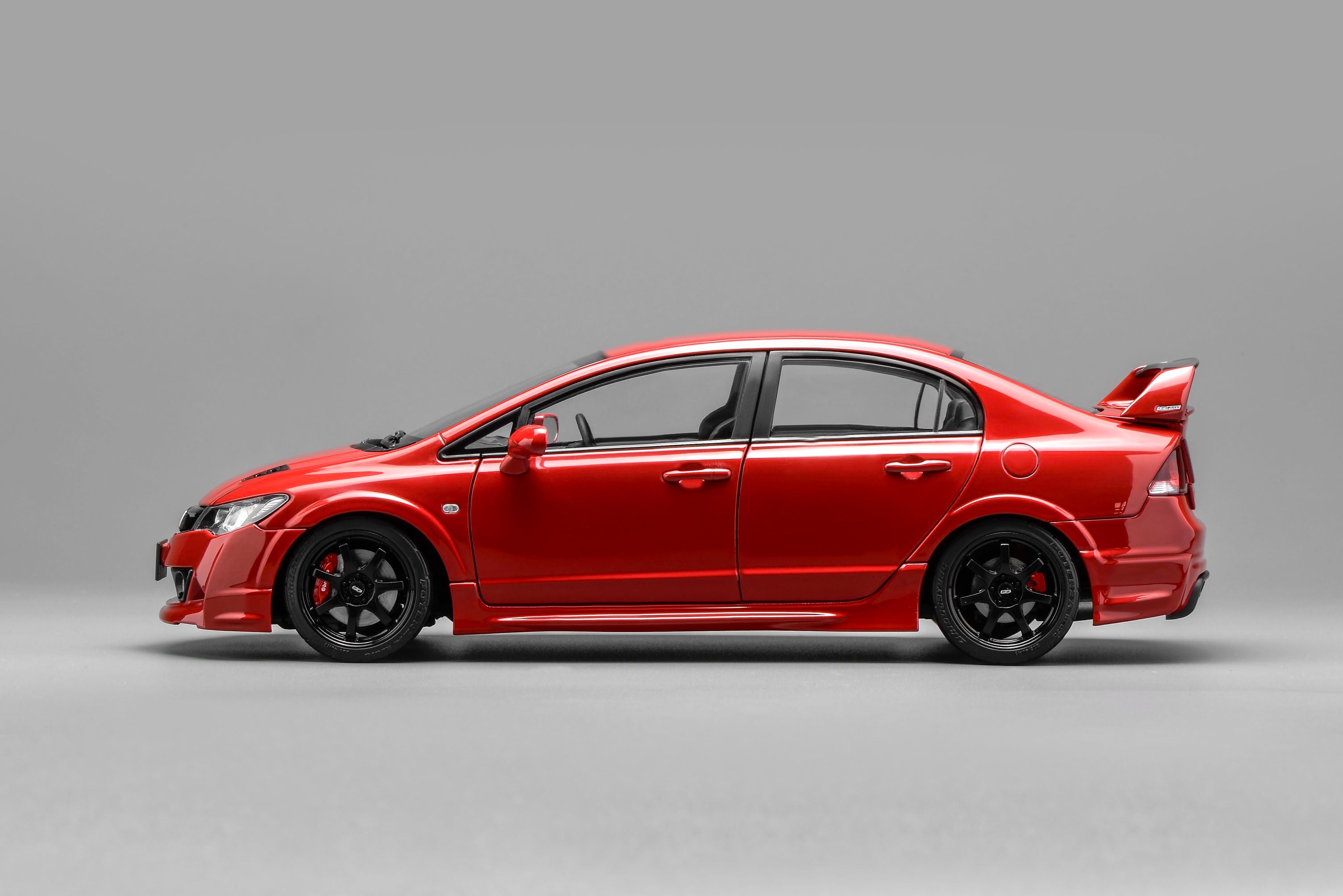 MotorHelix 1:18 Honda Civic Type-R (FD2) MUGEN RR in Milano Red