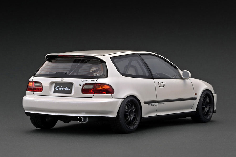 Ignition Model 1:18 Honda Civic (EG6) in Pearl White with Engine