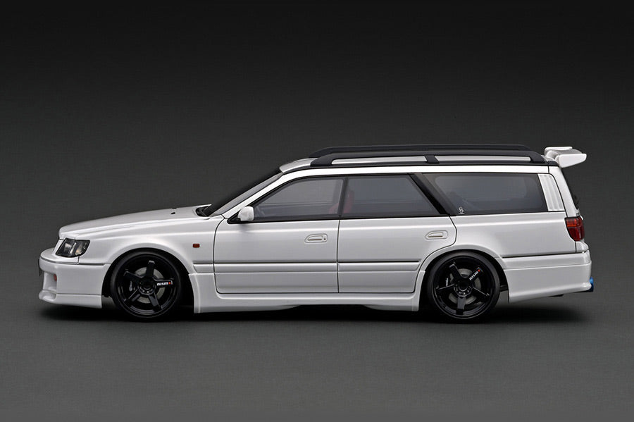 1/18 STAGEA 260RS (WGNC34) White＆ Engine Ignition Model 1:18 Nissan Stagea 260RS (WGNC34) in White