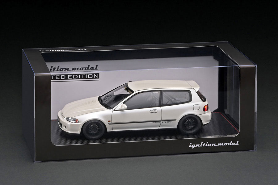Ignition Model 1:18 Honda Civic (EG6) in Pearl White with Engine Display