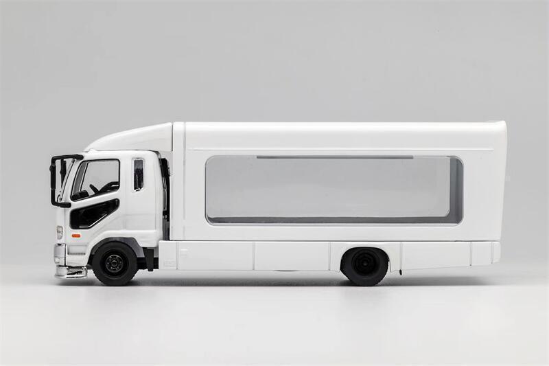 GCD 1:64 Mitsubishi Fuso Transport Truck in White – Model