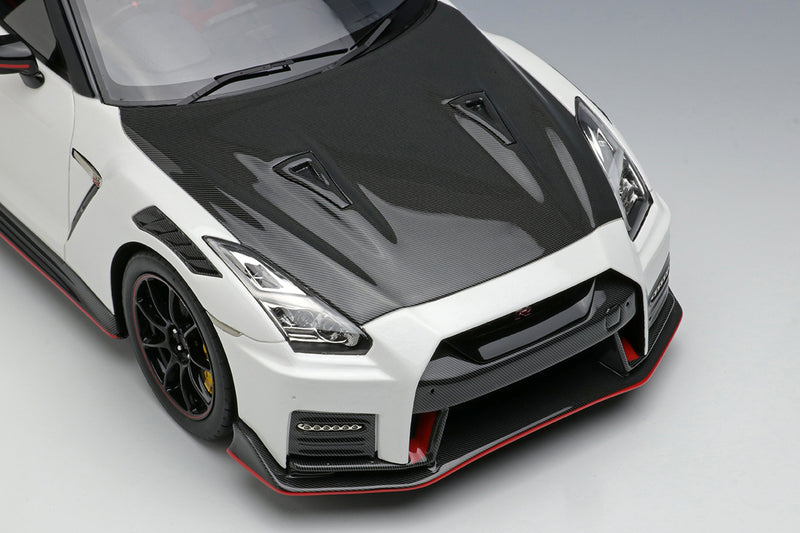 Make Up Co., Ltd / IDEA 1:18 Nissan GT-R NISMO Special Edition 2022 in Brilliant White Pearl