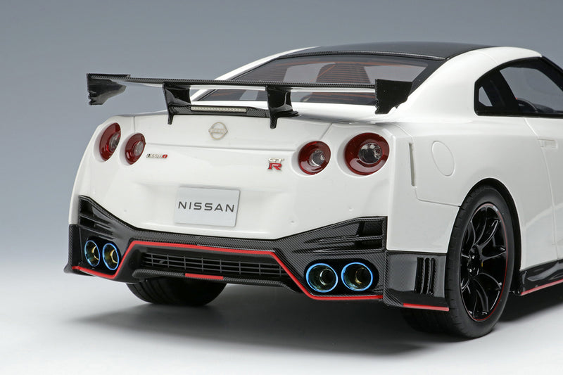 Make Up Co., Ltd / IDEA 1:18 Nissan GT-R NISMO Special Edition 2022 in Brilliant White Pearl