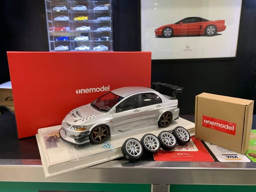 One Model 1:18 Mitsubishi Lancer Evolution IX Voltex Cool Silver