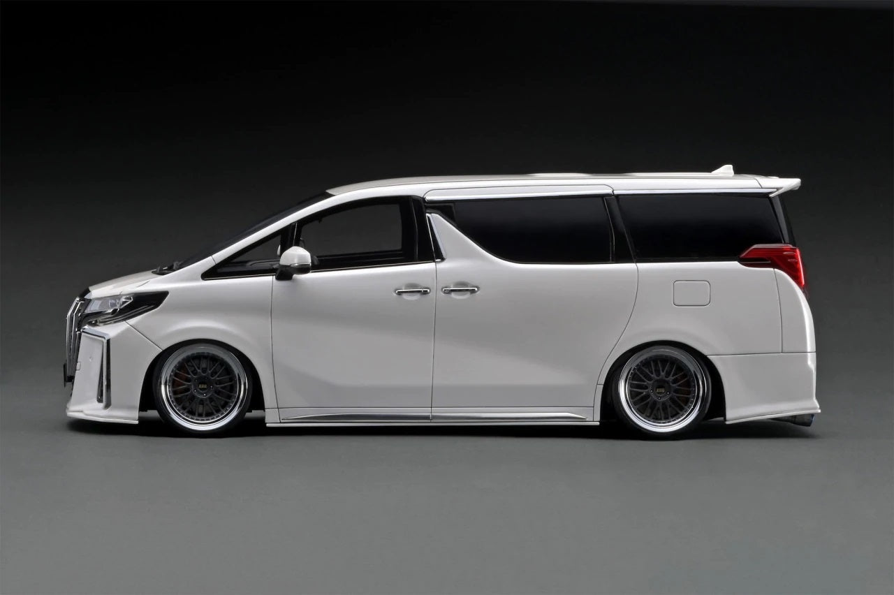 Ignition Model 1:18 Toyota Alphard (H30W) Executive Lounge S in