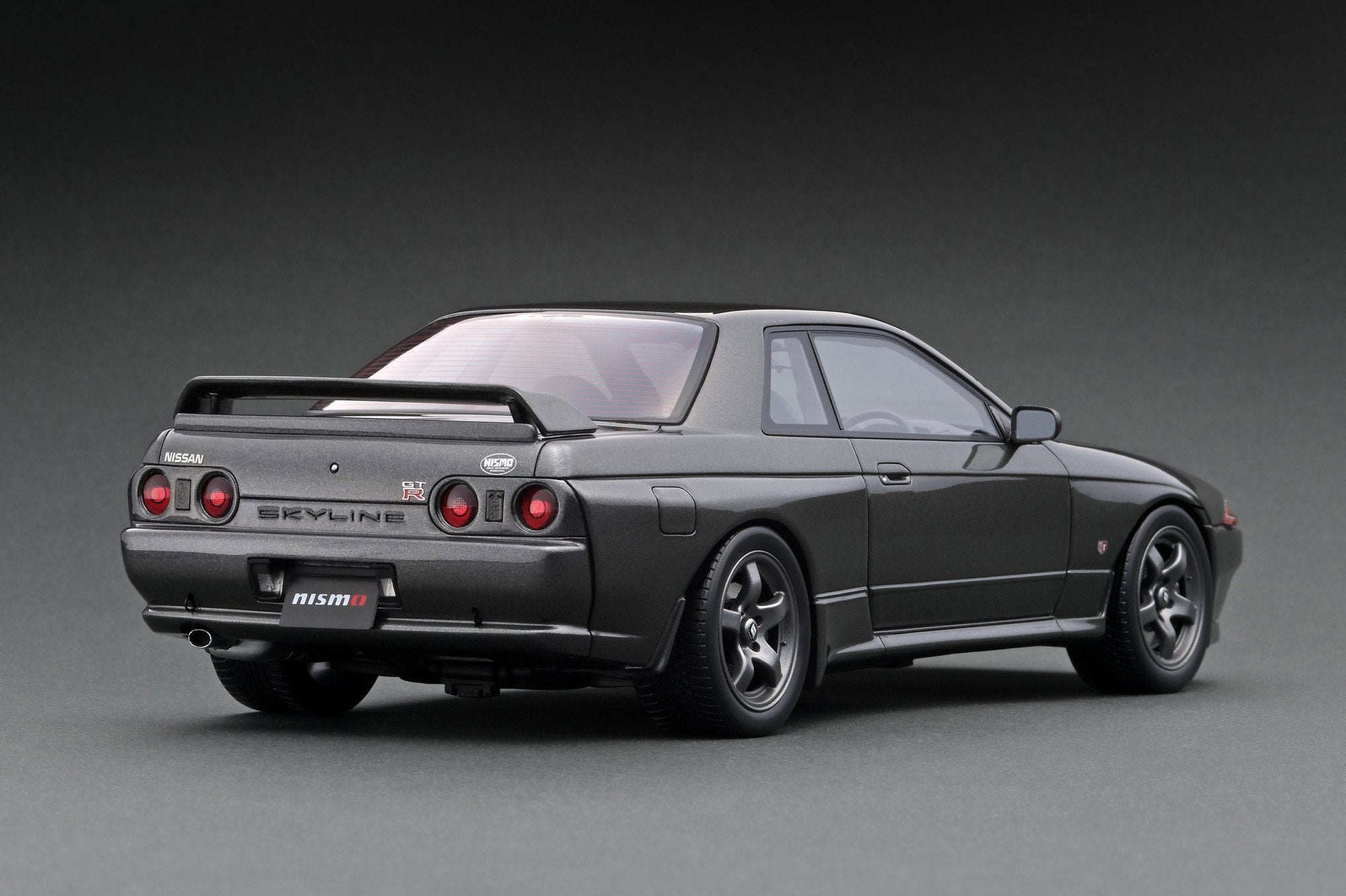 Ignition Model 1:18 Nissan Skyline GT-R NISMO R32 Gun Gray