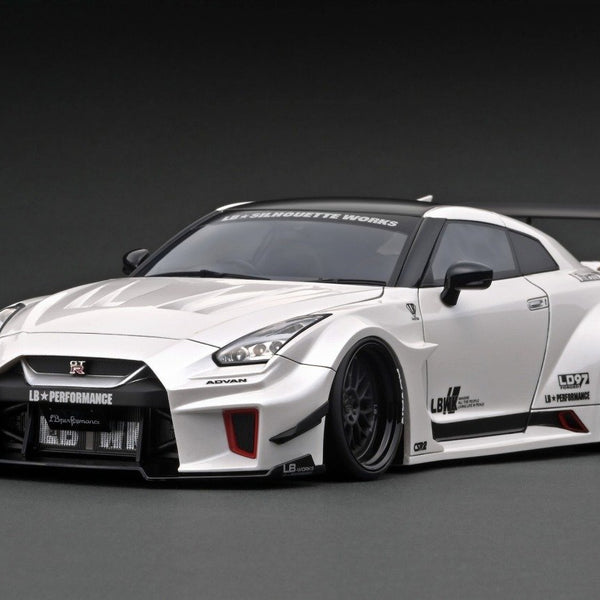 Ignition Model 1:18 Nissan GT-R GT 35GT-RR LB Works Silhouette in Whit