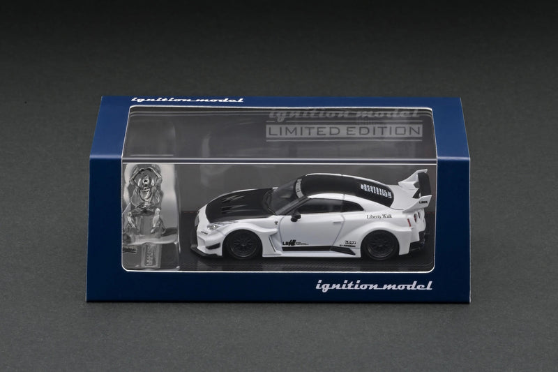 Ignition Model 1:64 Nissan Skyline 35GT-RR LB-Silhouette WORKS GT in Pearl White with Mr. Kato Figure