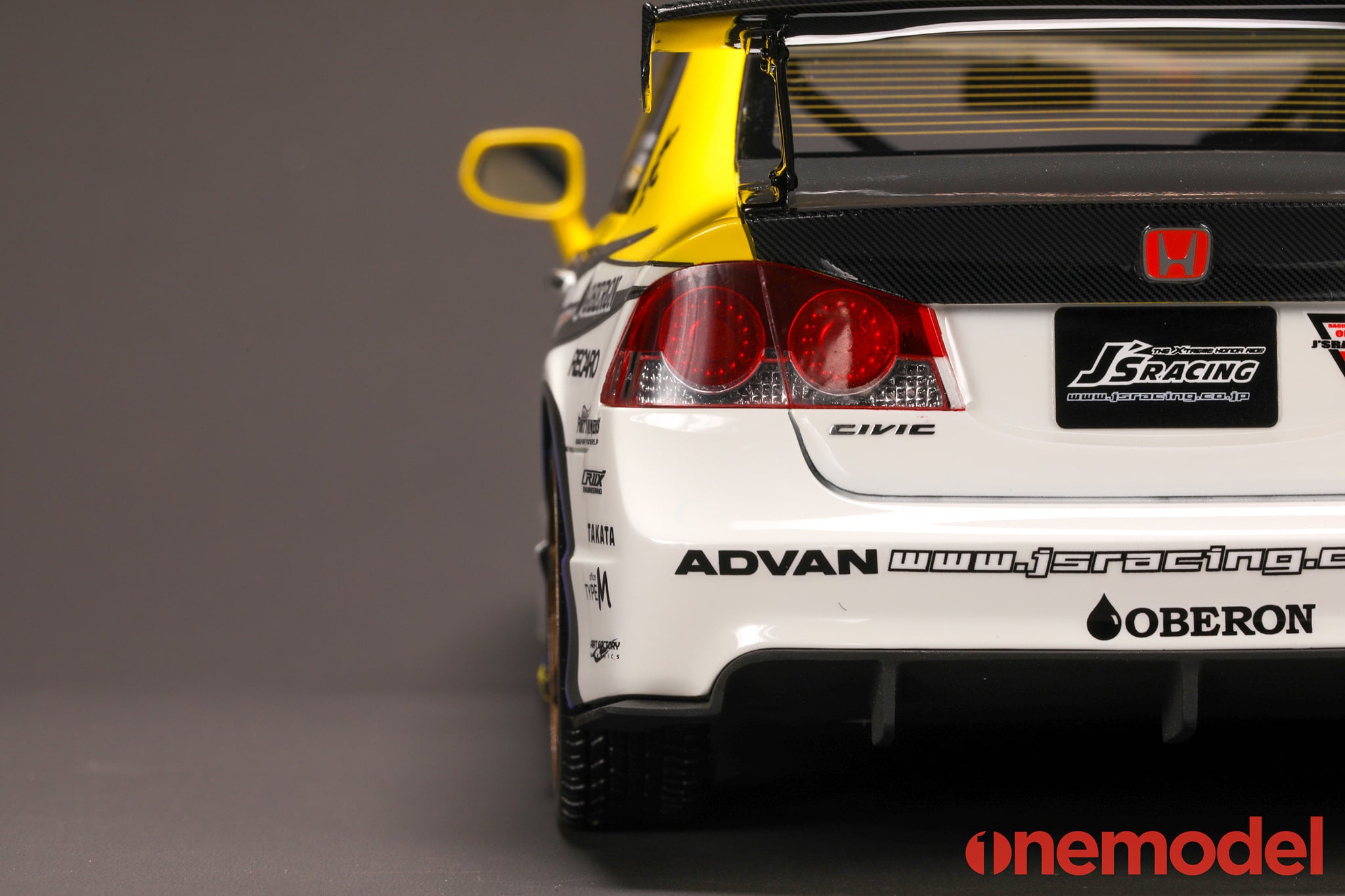 One Model 1:18 Honda Civic Type-R FD2 J's Racing Version – Model