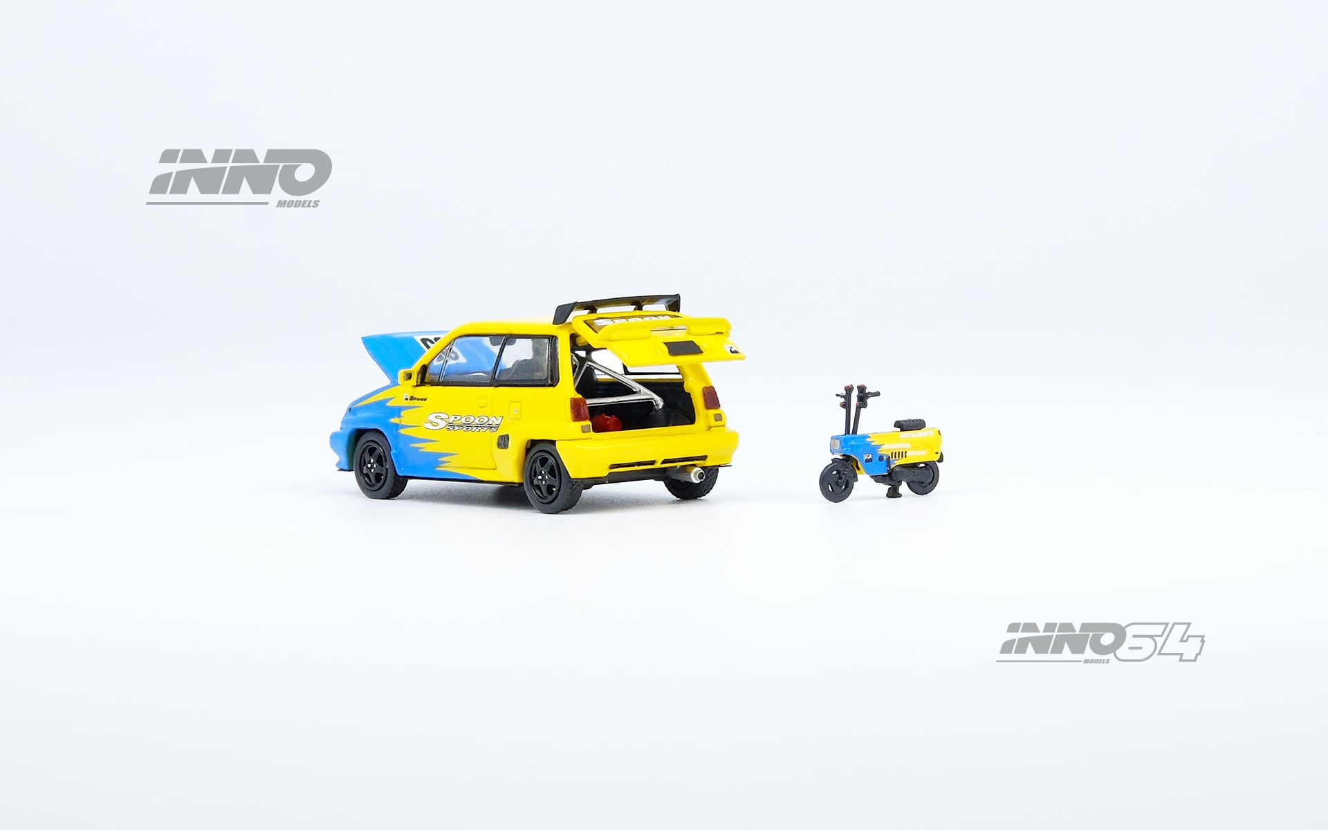 INNO Models 1:64 Honda City Turbo II with Honda Motocompo in Spoon