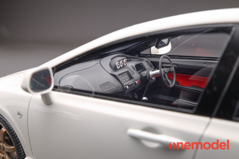 One Model 1:18 Honda Civic Type-R FD2 Mugen Late Version in
