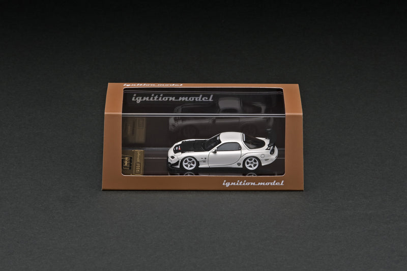 Ignition Model 1:64 Mazda RX-7 (FD3S) FEED in White with Carbon Bonnet