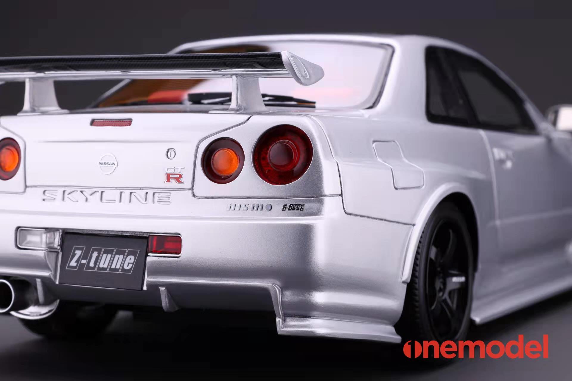One Model 1:18 Nissan Skyline R34 Z-Tune in Silver – Model Cars