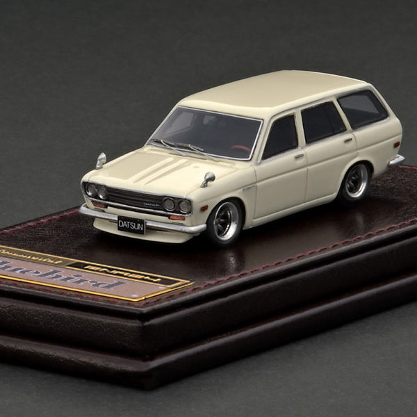 Ignition Model 1/64 Datsun Bluebird (510) Wagon Red/White