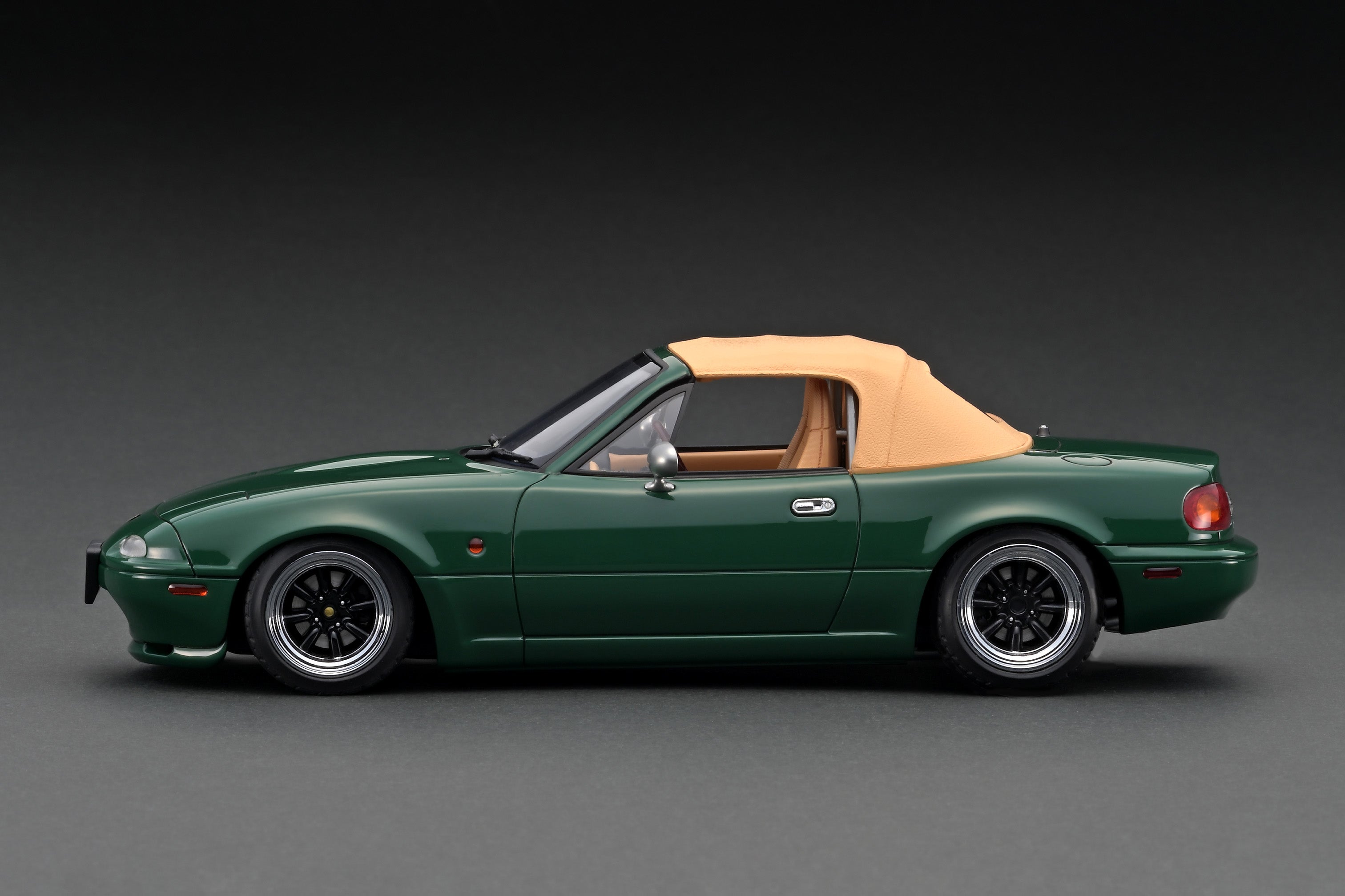 Ignition Model 1:18 Mazda EUNOS Roadster (NA) in Green – Model