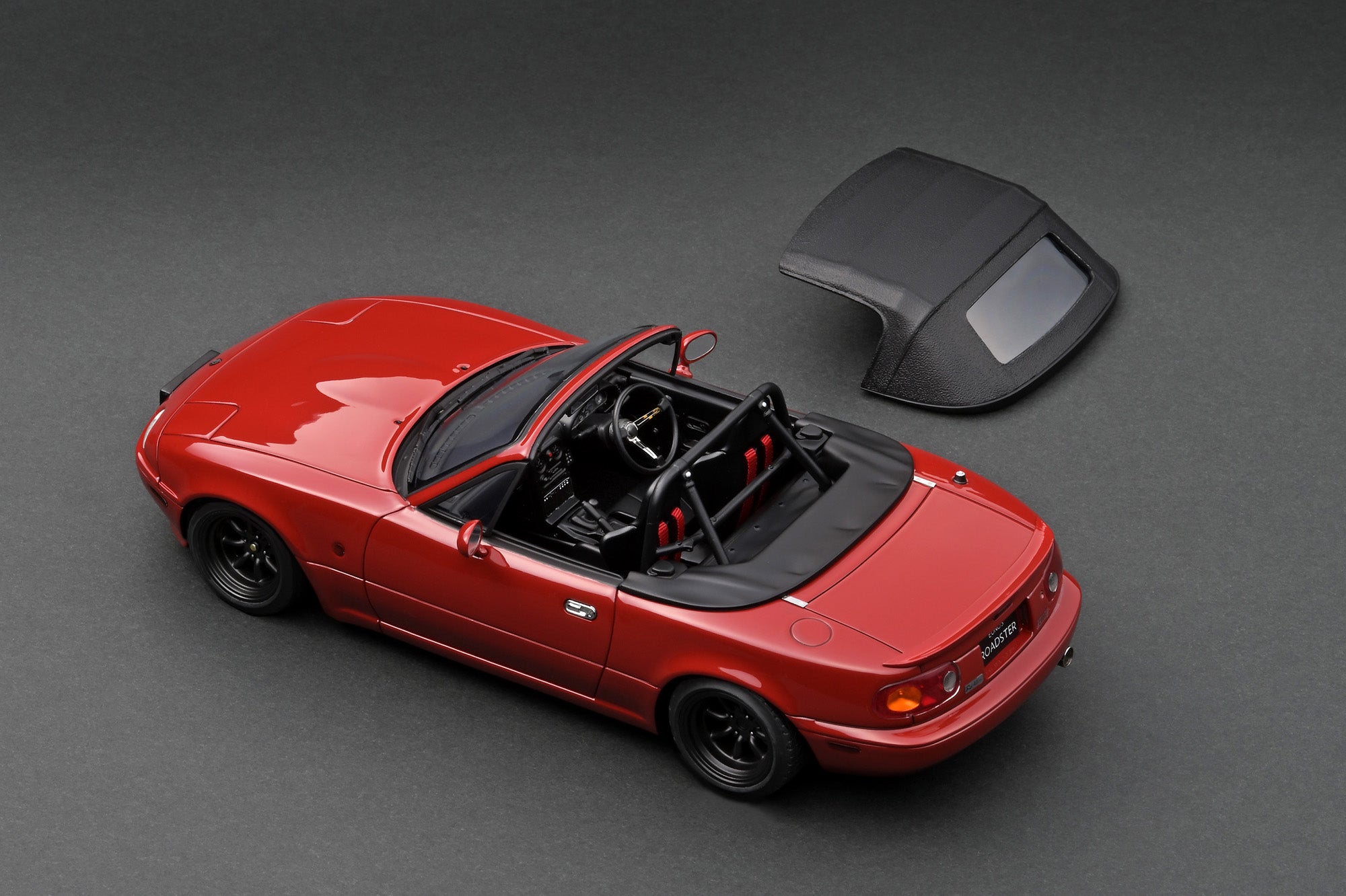 Ignition Model 1:18 Mazda EUNOS Roadster (NA) in Red – Model