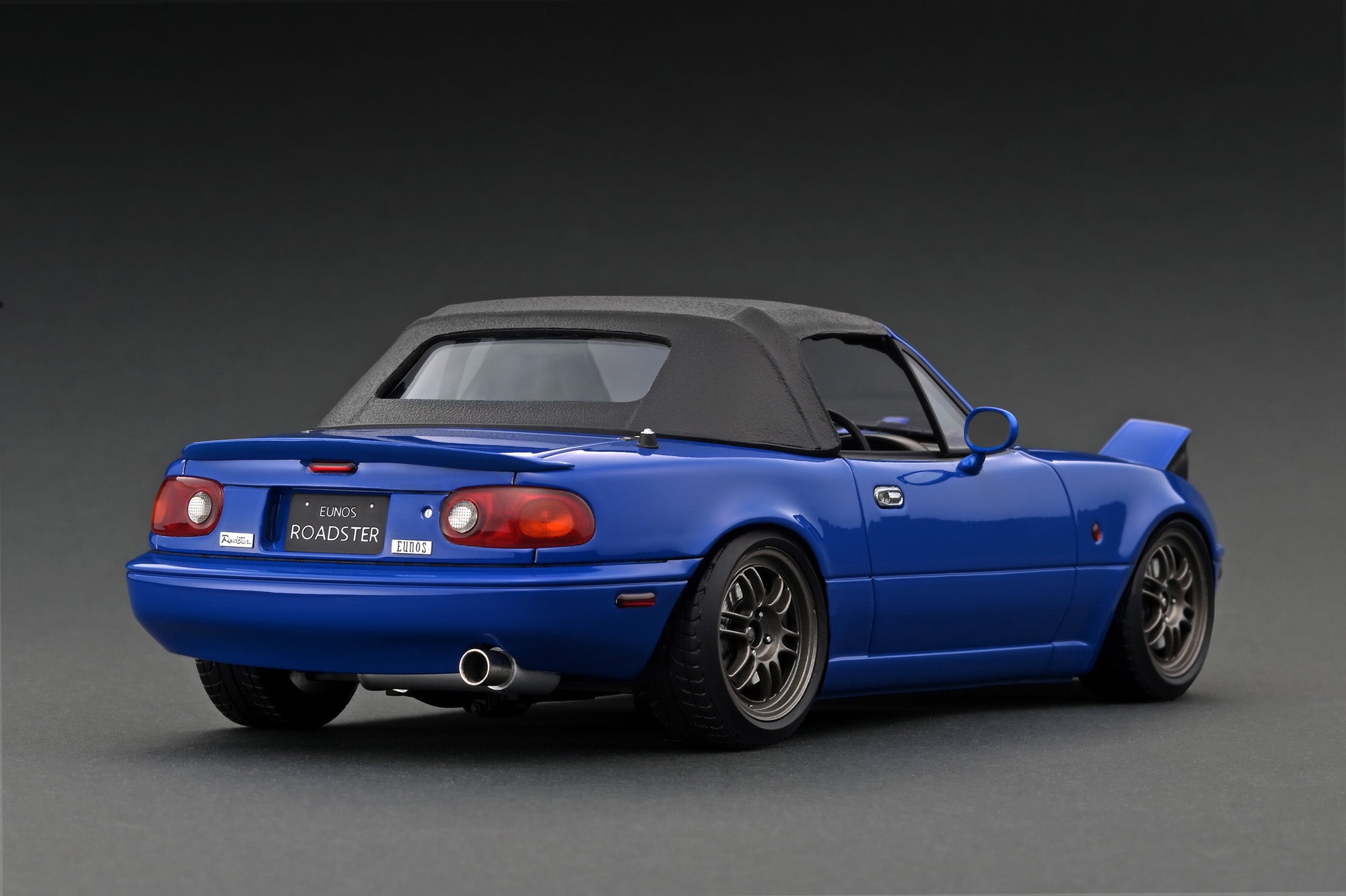 Ignition Model 1:18 Mazda EUNOS Roadster (NA) in Blue – Model Cars