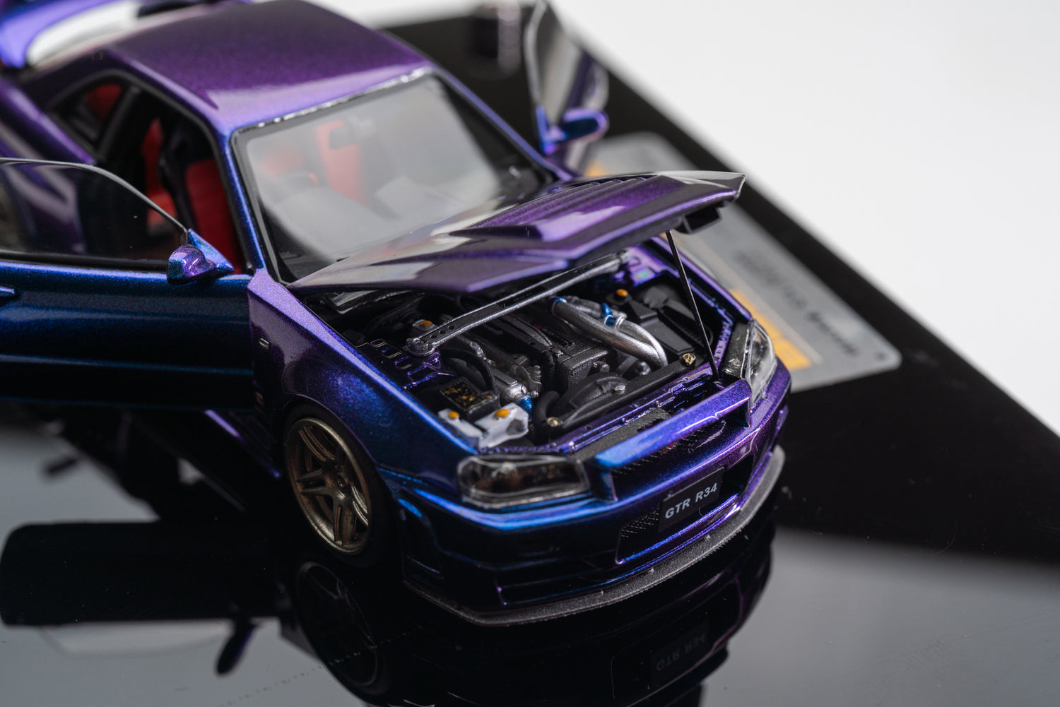 PGM Models & One Model 1:43 Nissan Skyline Z-Tune in Chameleon Luxury Version