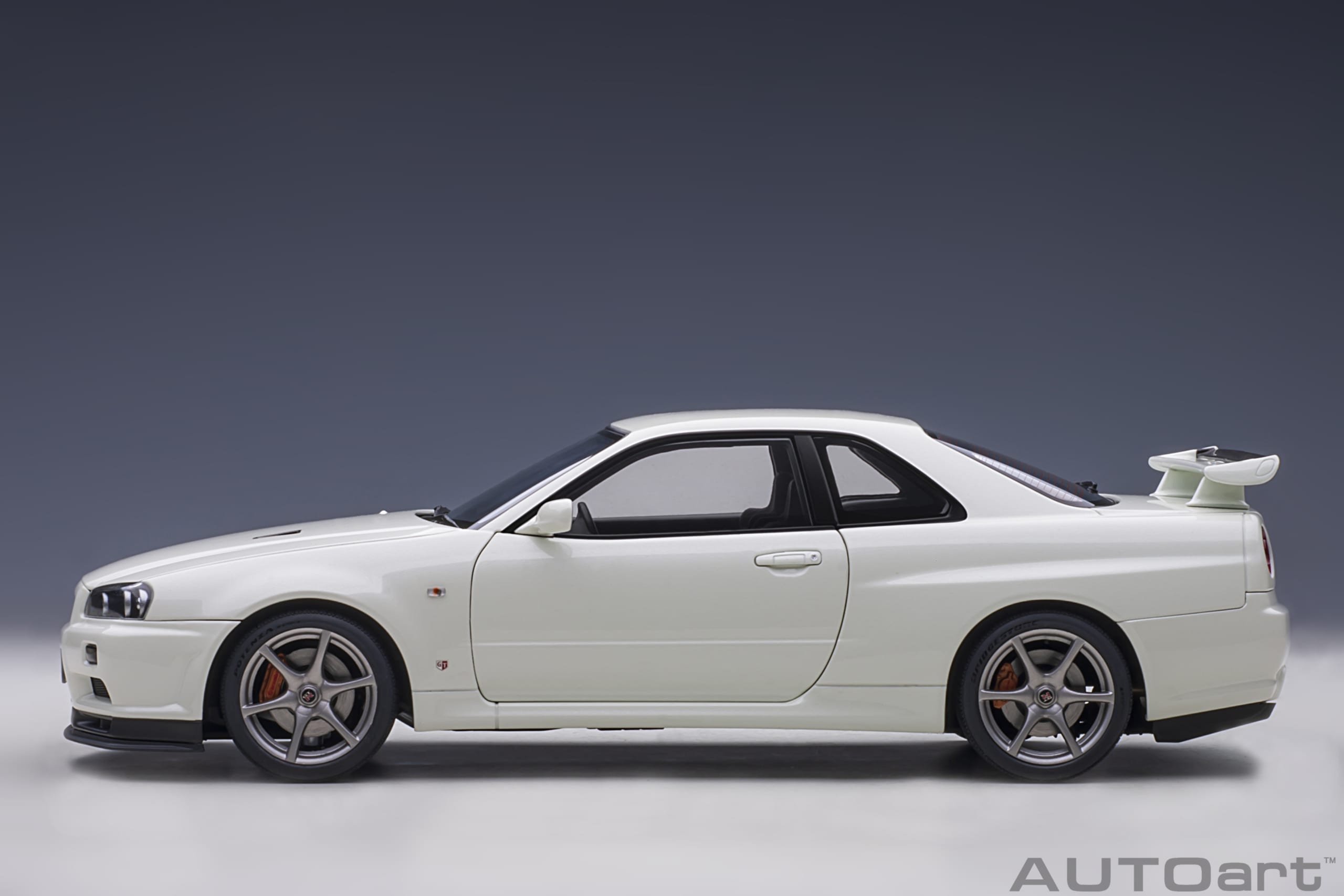 AUTOart 1:18 Nissan Skyline GT-R (R34) V-Spec II in White