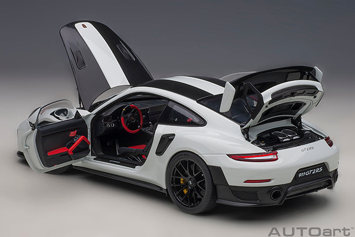 AUTOart 1:18 Porsche 911 (991.2) GT2 RS Weissach Package in
