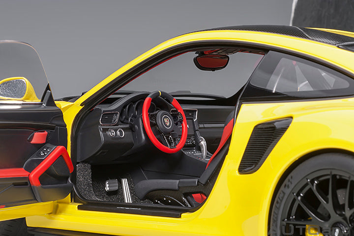 AUTOart 1:18 Porsche 911 (991.2) GT2 RS Weissach Package in Racing