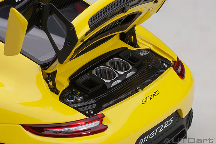 AUTOart 1:18 Porsche 911 (991.2) GT2 RS Weissach Package in Racing Yellow