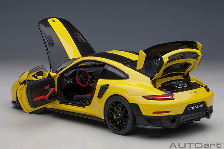 AUTOart 1:18 Porsche 911 (991.2) GT2 RS Weissach Package in Racing
