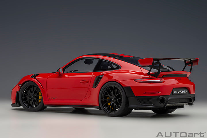 AUTOart 1:18 Porsche 911 (991.2) GT2 RS Weissach Package in Guards
