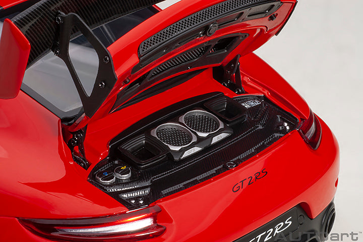AUTOart 1:18 Porsche 911 (991.2) GT2 RS Weissach Package in Guards