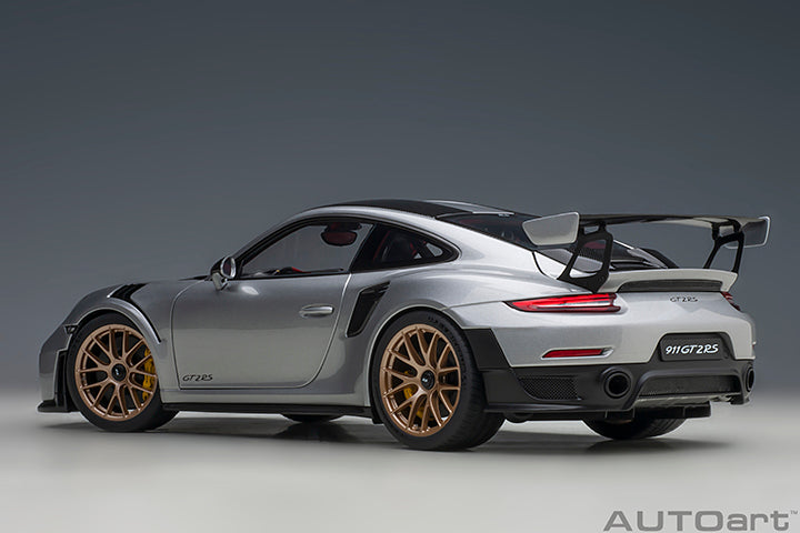 AUTOart 1:18 Porsche 911 (991.2) GT2 RS Weissach Package in GT