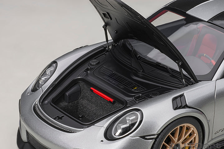 AUTOart 1:18 Porsche 911 (991.2) GT2 RS Weissach Package in GT