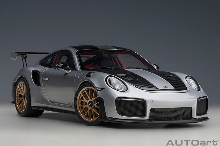 AUTOart 1:18 Porsche 911 (991.2) GT2 RS Weissach Package in GT