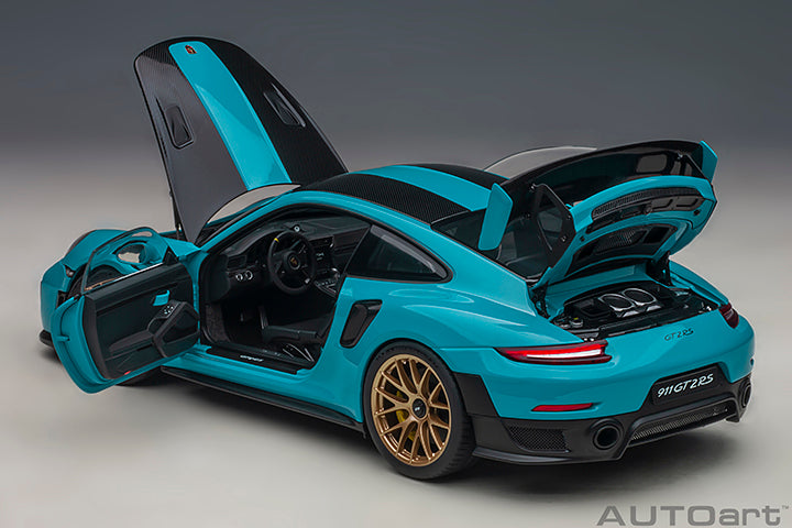 AUTOart 1:18 Porsche 911 (991.2) GT2 RS Weissach Package in Miami