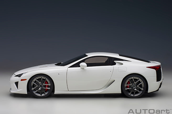 AUTOart 1:18 Lexus LFA in Whitest White