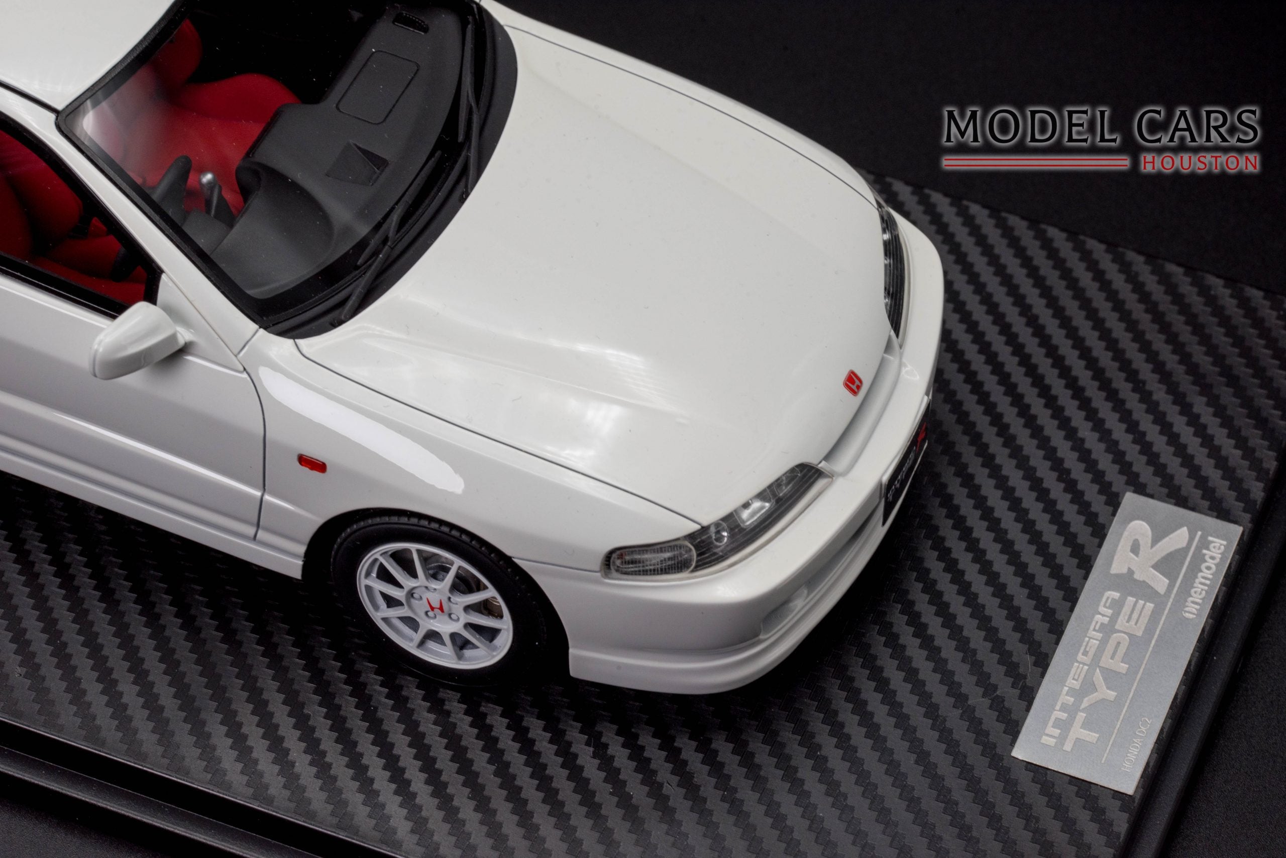 【限定60台】 1/18 Honda INTEGRA (DC2) TYPE R Ignition Model 1:18 Honda Integra Type-R (DC2) in Red with B18C